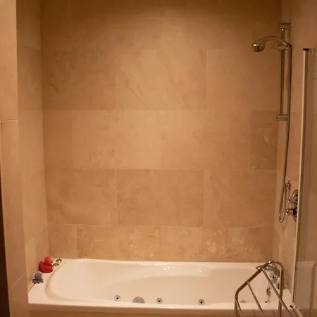 Apartment Penthouse, 3 Bedroom Luxury *